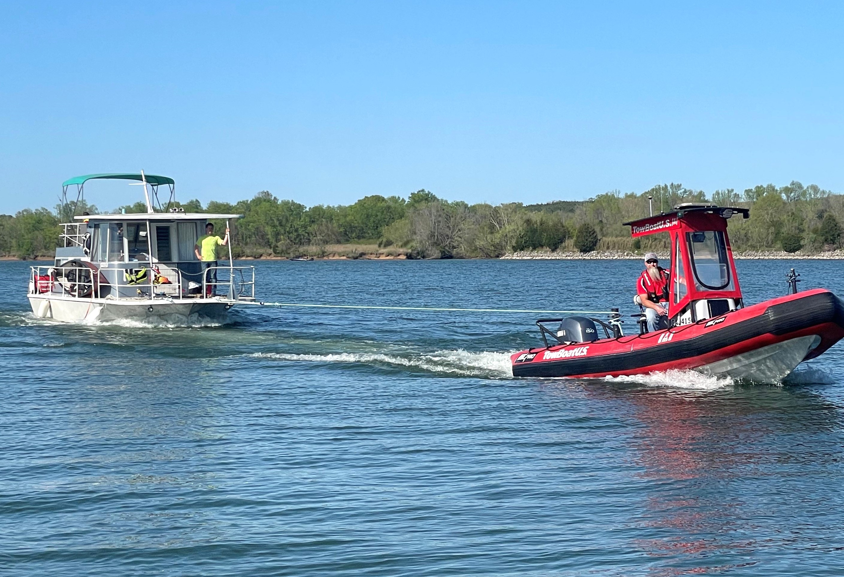 TowBoatUS provides towing, soft ungrounding, battery jump and fuel drop off services 24/7 on Chickamauga, Nickajack, and Watts Bar Lakes.